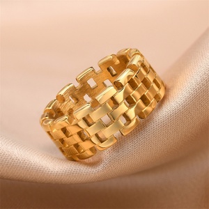 Anillo de Acero Inoxidable con Baño de Oro PVD de Larga Duración, Anillos Gruesos para Mujer - Product Image 2