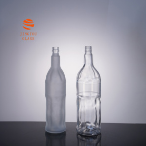 Bouteilles en verre givré personnalisables 700 ml, bouteilles à vin en verre transparent en forme de vague, adaptées aux spiritueux et aux vins de fruits - Product Image 1