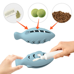 Jouet pour chat en silicone souple de qualité alimentaire, interactif et remplissable, en forme de poisson, distributeur de friandises à la catnip, résistant aux morsures, pour le nettoyage des dents - Product Image 2