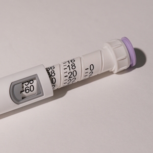 <b>White</b> Disposable Personal Care <b>Pen</b> with Clean Minimalist Design for Easy Daily Use and Liquid Application - Product Image 4