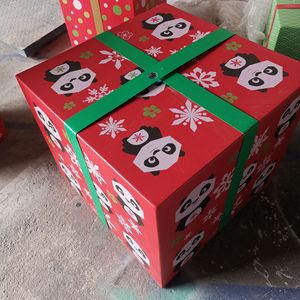 Fiberglass Christmas Decoration Moulding Painted <b>Large</b> Cartoon <b>Gift</b> <b>Box</b> For Indoor Outdoor Decoration - Product Image 2