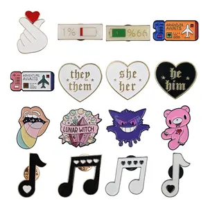 Desenhos animados Roupas Chapéu Metal Acessório Soft Hard Esmalte Lapel Broches Personalizado Esmalte Pin Set Metal Badge Pin