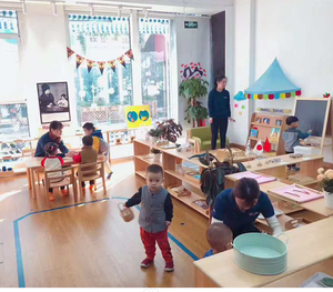 Set di Librerie e Sedute in Legno <span class=keywords><strong>Montessori</strong></span> per Asili, Arredamento per Scuole Materne, Angolo Lettura per Bambini - Product Image 6