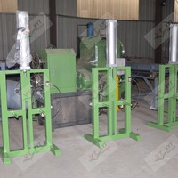 Machine compacte de compactage et de doublement des pneus, essentielle pour la ligne complète de recyclage des pneus usagés et la préparation des matériaux de pyrolyse