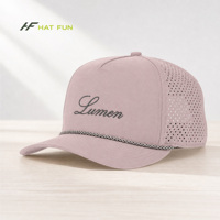 Casquette de baseball personnalisée OEM ODM à 6 panneaux, logo brodé en nylon, perforations laser, imperméable et respirante, pour l'entraînement en extérieur