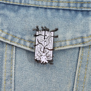 Spilla in metallo smaltato ispirata all'anime Fullmetal Alchemist, accessorio distintivo in metallo ispirato ai cartoni animati giapponesi - Product Image 4