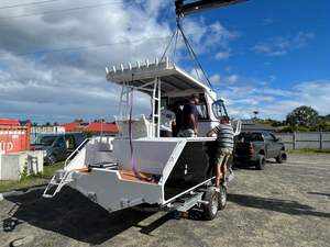 Barco <span class=keywords><strong>de</strong></span> Pesca <span class=keywords><strong>de</strong></span> <span class=keywords><strong>Alta</strong></span> Calidad <span class=keywords><strong>de</strong></span> 25 pies, Modelo Profisher 2025, Embarcación <span class=keywords><strong>de</strong></span> Aluminio Negra, Yate Económico con Cabina Abierta en Venta - Product Image 3