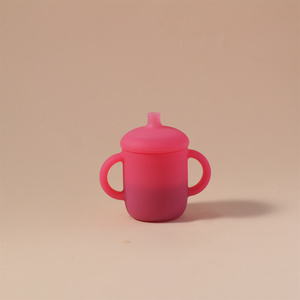 Gobelet en silicone transparent sans BPA pour bébé, personnalisable OEM, tasse d'apprentissage en gel de silice pour tout-petits, gobelet d'apprentissage en silicone pour bébé - Product Image 3