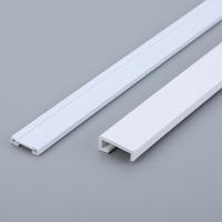 Profilé décoratif en PVC extrudé écologique sur mesure, design moderne pour fenêtres et portes, services de découpe et de polissage offerts