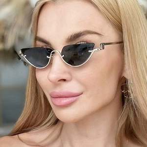 Gafas de Sol Personalizadas con Logotipo, Moda Retro Y2K 2025, Montura Pequeña de Aleación, Protección UV400, Media Montura, Estilo Ojo de Gato para Mujer - Product Image 1