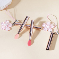 Pinceau à lèvres mini Sakura en gros avec manche métallique, pinceau de mélange portable pour rouge à lèvres avec capuchon, outil de maquillage nomade