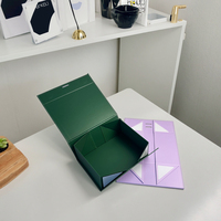 Boîte cadeau en carton rigide magnétique avec logo personnalisé, laminage mat, gaufrage, doublure en éponge, fermeture à ruban