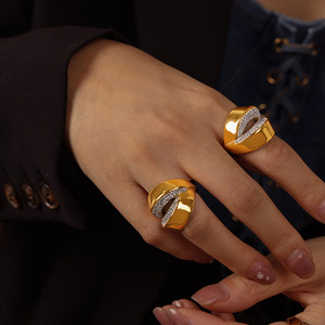 Bijoux de style Hip Hop bouche lèvres grosse bague Zircon cubique grande bague en acier inoxydable plaqué or 18 carats bijoux étanches - Product Image 4