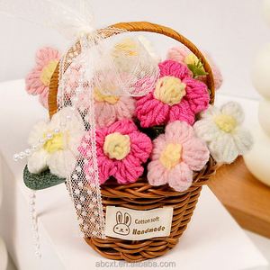 Ramo de Rosas Artificiales Tejidas a Mano, Flor de Ganchillo, Cesta de Flores Hecha a Mano, Planta en Maceta - Product Image 5