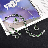 Ensemble de bijoux élégant pour femme en laiton avec collier, boucles d'oreilles, bague et bracelet en zircon cubique goutte d'eau pour mariée