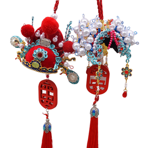 Colgante de aleación estilo ópera china de Valle de las Espadas, decoración para coche con diseño de sombrero de campeón, corona de fénix y traje oficial para extranjeros - Product Image 1