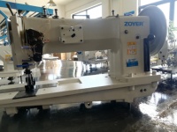 Machine à coudre ZY-SF228-L20 ZOYER à bras long pour les matériaux épais avec alimentation complète