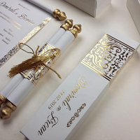 Carte d'invitation de mariage personnalisée à faible MOQ avec boîte et pompon, cartes d'invitation de mariage uniques à défilement avec texte personnalisé