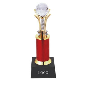 Trophée en cristal métallique avec colonne rouge et base dorée, gravure laser, impression UV, modèle 632 pour récompenses sportives - Product Image 1
