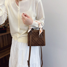 Bolso de Mano de Lujo para <span class=keywords><strong>Mujer</strong></span>, Nuevo Bolso Bandolera de Moda con Pañuelo de Seda Bordado a Cuadros, Correa de Hombro con Diseño de Rejilla, Mochila Elegante - Product Image 5