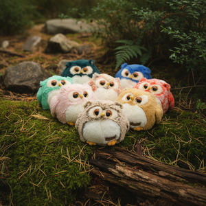 Peluche di <span class=keywords><strong>Gufo</strong></span> Seduto Rotondo, Realistico e Morbido, con Occhi Glitterati, 11cm, 10 Colori Assortiti, in Offerta - Product Image 2