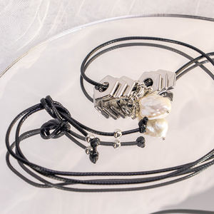 Collar de Moda Vintage Clásico Chapado en Plata con Cadena de Eslabones de Perlas Barrocas Pentagonales Plateadas Brillantes, Nuevo - Product Image 1