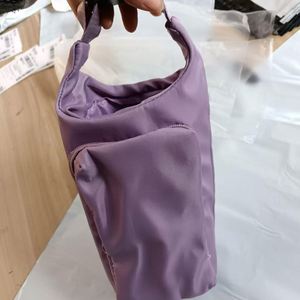 En stock : Housse isolante en cuir sergé pour bouteille d'eau, sac à bandoulière simple, pochette pour bouilloire, avec cordon de serrage et fermeture éclair - Product Image 3