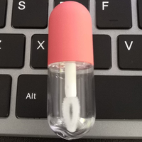 5ml mignon en forme de capsule rose tubes de brillant à lèvres conteneur avec beau coeur brosse pour l'emballage cosmétique