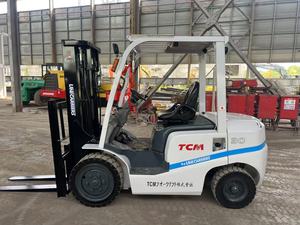מלגזה משומשת מקורית של <span class=keywords><strong>TCM</strong></span>, 3 טון, דו-שלבית, דגם <span class=keywords><strong>3t</strong></span>, מצוידת במנוע איזוזו, במחיר נוח. - Product Image 2