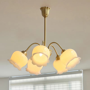 <span class=keywords><strong>Lampadario</strong></span> <span class=keywords><strong>a</strong></span> <span class=keywords><strong>sospensione</strong></span> in stile country con <span class=keywords><strong>paralume</strong></span> in vetro <span class=keywords><strong>a</strong></span> forma di tulipano e struttura in metallo dorato <span class=keywords><strong>per</strong></span> sala da pranzo di appartamento - Product Image 4
