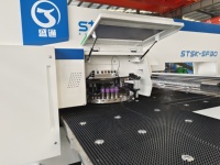 Presse à tourelle CNC multifonctionnelle pour le formage de tôles et le poinçonnage de volets