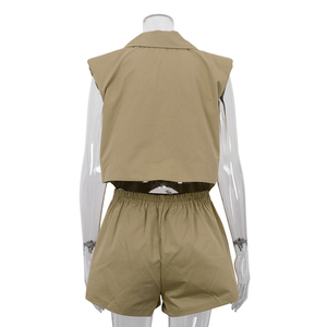 Ensemble deux pièces d'été en coton pour <span class=keywords><strong>femme</strong></span> : Blazer sans manches boutonné <span class=keywords><strong>avec</strong></span> épaulettes kaki et short à taille élastique au dos 2026 - Product Image 4