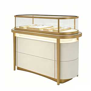 Vitrine de présentation de bijoux de luxe sur mesure avec finition laquée, verre doré et éclairage LED pour salle d'exposition, musée et bijouterie - Product Image 4