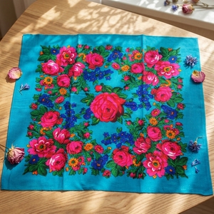 Pañuelo de Cabeza Musulmán para Mujer, Diseño de Cinco Rosas Estampadas en Acrílico Lurex, 75*75CM, para Todo el Año - Product Image 1