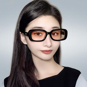 Nuevas gafas de sol unisex con protección UV400, montura de PC, lentes polarizadas, diseño cuadrado pequeño, gafas de sol modernas para hombres y mujeres - Product Image 3