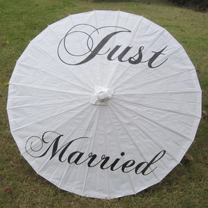 Mr Mrs, appena sposato, matrimonio nuziale ombrelli foto oggetti di scena all'ingrosso festa di nozze all'aperto Souvenir in legno carta bianca ombrello - Product Image 6