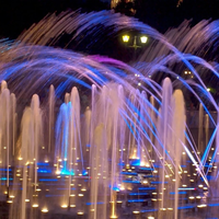 Fuente de Agua Decorativa para Jardín Optimum Show, Fuente de Piedra con Luces LED Impermeables IP68 para Lagos, Ríos, Mares y Piscinas