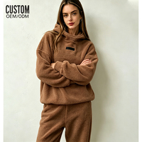 Ensemble brodé personnalisé pour femme en polaire Teddy avec étiquette tissée, comprenant un sweat à capuche et un pantalon de survêtement chaud d'hiver, deux pièces, par le fabricant