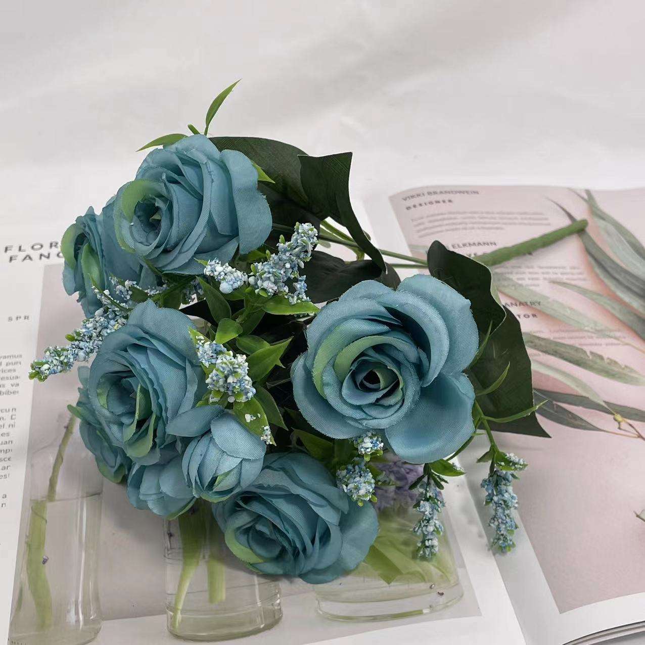 สีน้ำเงินอมชมพูขนาดกลาง