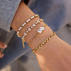 Bracelet en gros <span class=keywords><strong>pas</strong></span> <span class=keywords><strong>cher</strong></span> plaqué or 18 carats en acier inoxydable étanche Bracelet <span class=keywords><strong>tennis</strong></span> orné <span class=keywords><strong>de</strong></span> zircons blancs multiformes - Product Image 1