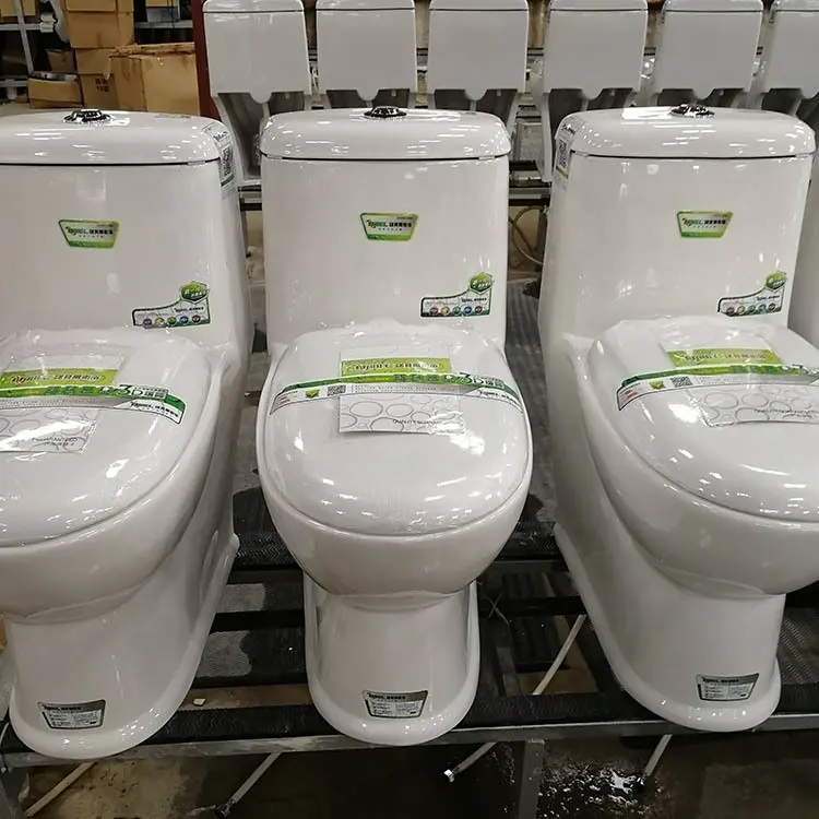 Perlengkapan sanitasi keramik toilet satu potong gaya Eropa set kamar mandi desain baru WC toilet mangkuk lantai pasang toilet set
