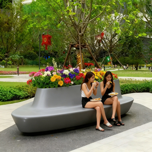 Bancs en FRP écologiques avec jardinières intégrées géométriques pour terrasse de coworking - Product Image 1