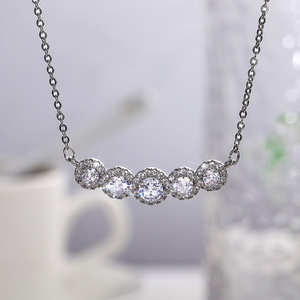 Collana con Ciondolo a Cinque Cuori Mobili per Donne, Elegante Catena per Clavicola, Gioielli alla Moda - Product Image 6