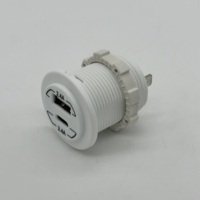 Prise de courant USB et USB-C en gros de haute qualité prise de chargeur de voiture USB double port pour voiture bateau Marine RVS