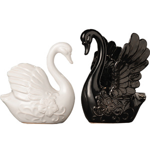 Par de Adornos de Cisnes - Decoraciones de Cerámica de Lujo para Sala de Estar, Mueble para Vinos, Soporte para TV, que Exudan Sofisticación - Product Image 5