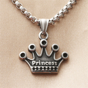 Yunnique – collier avec pendentif couronne en acier inoxydable, cadeau rétro unisexe, 19014 - Product Image 3