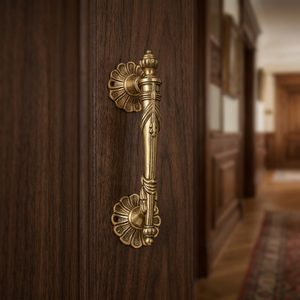 Poignée de meuble traditionnelle en laiton avec motif floral, quincaillerie de mobilier durable - Product Image 3