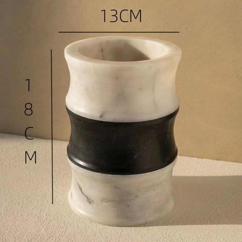 Noir avec marbre blanc