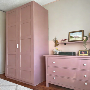 Armoire en bois massif rose de style girly, minimalisme, mobilier de chambre à coucher pour appartement, porte à charnières durable, armoire - Product Image 1