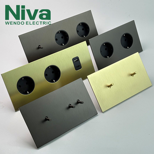 Panel de Acero Inoxidable Personalizable Niva Eunv5 Luxury con Tomacorriente Schuko + USB-A + USB-C para Pared del Hogar - Product Image 6